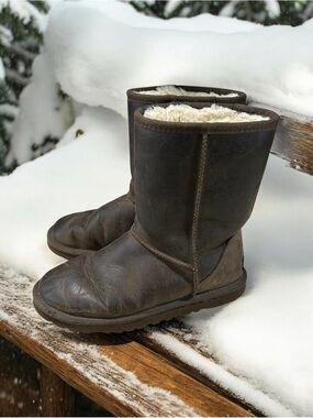 Ugg Australia Women's Classic Short Brown Leather Winter Boots 1005093 Size 6/37